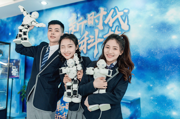 家庭条件不好，不想读书了，该不该辍学？